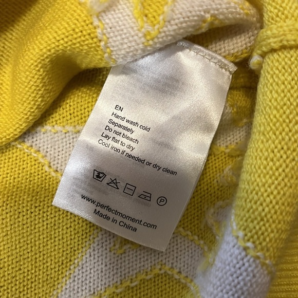 Perfect Moment Turtle Neck Extra Fine Merino Wool Star Logo Top - Picture 4 of 9